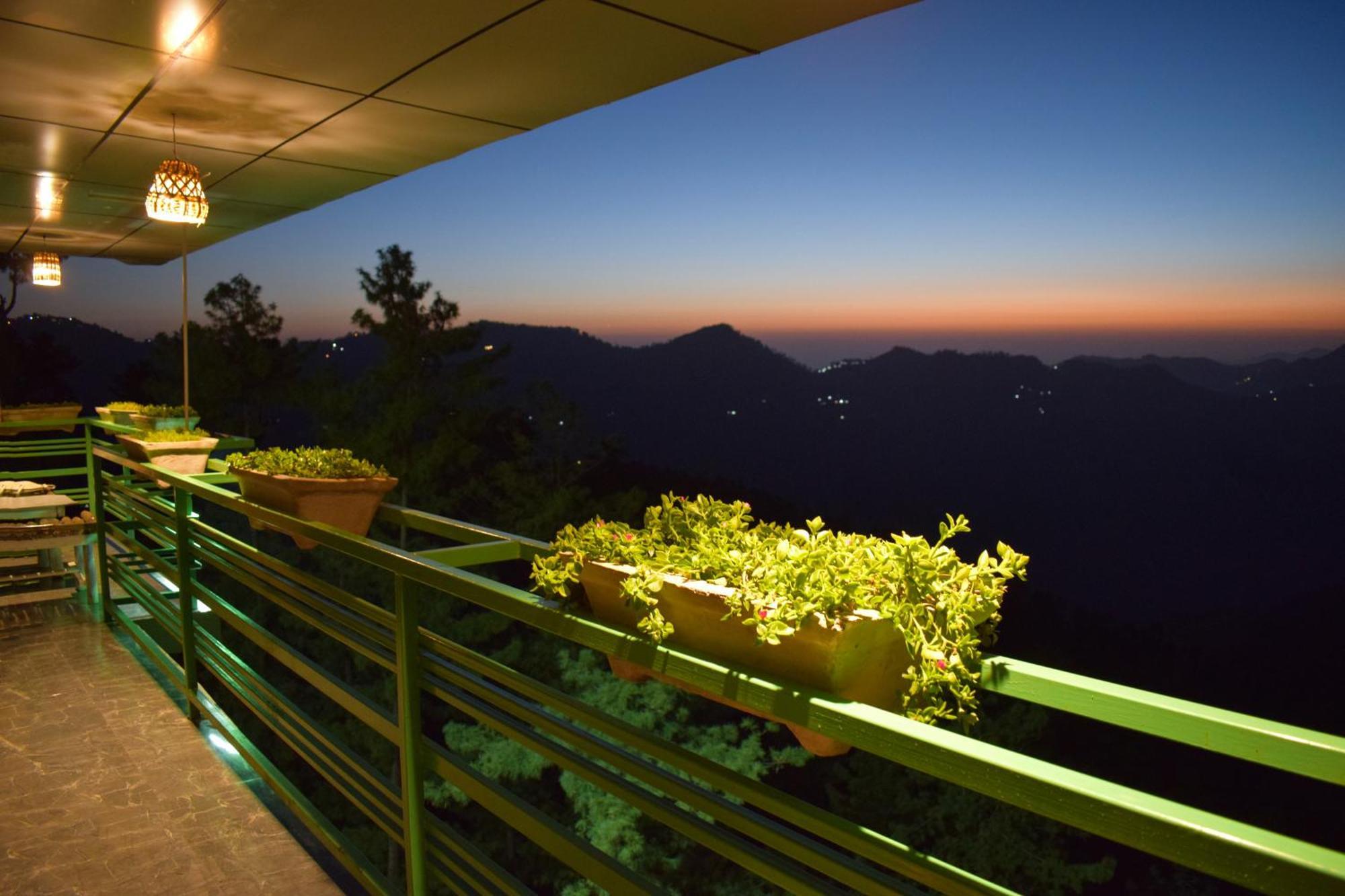 Himalayan Mountain And Valley View - Garden With Bonefire - Ample Parking - Luxury Balcony Rooms -By Aachman Stays!! Mashobra شيملا المظهر الخارجي الصورة